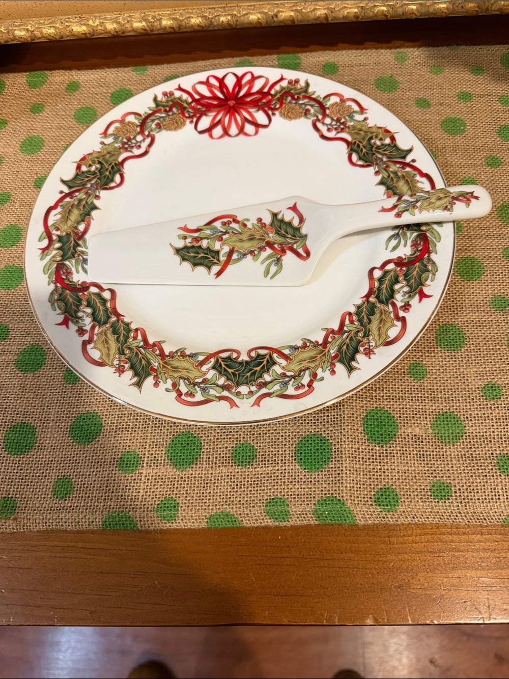 Andrea By Sadek Christmas Garland  Cake Plate with Server